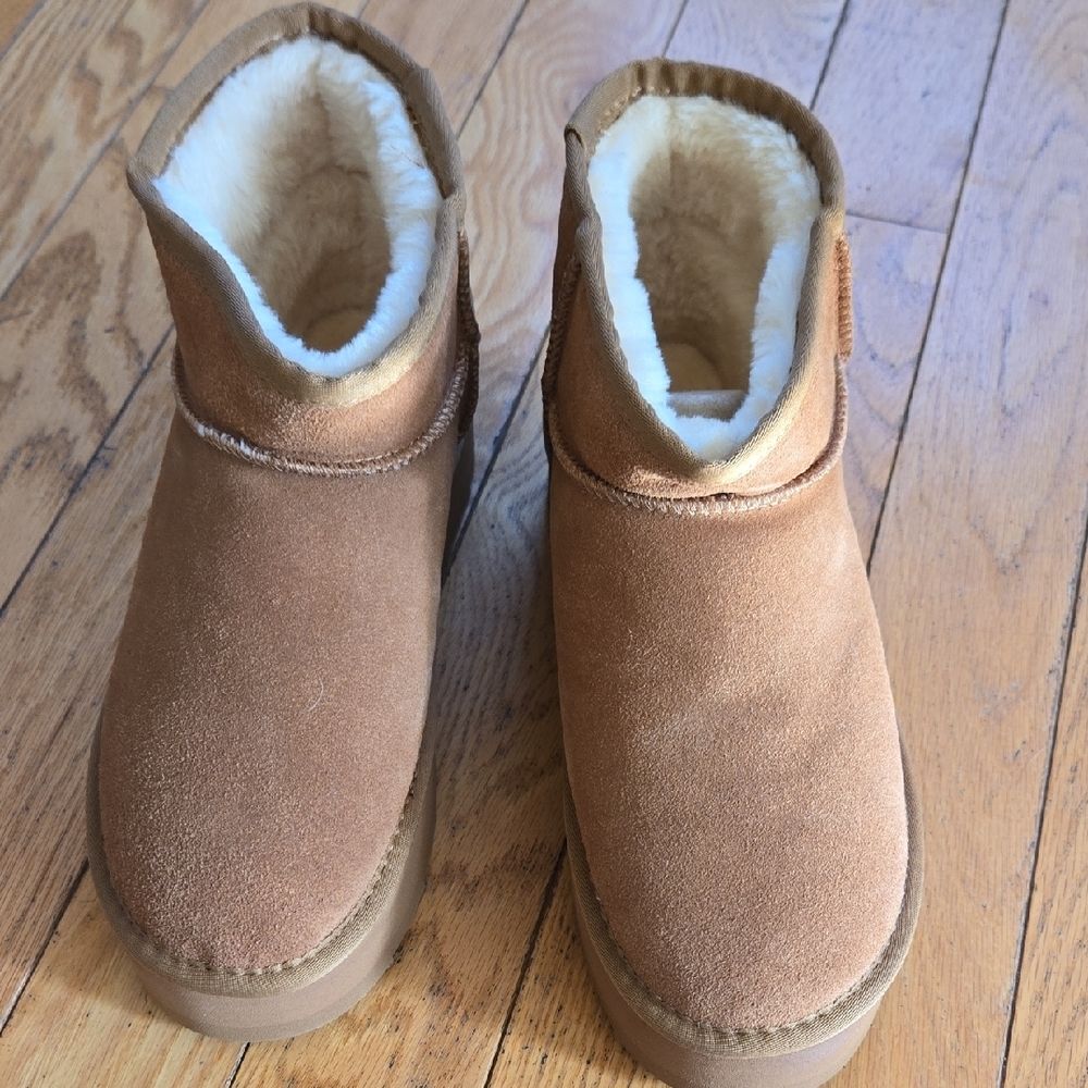 NWOT - Women's Tan Ankle Boots - Picture 4 of 6